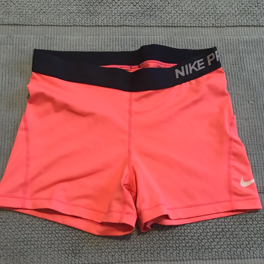 Women’s Nike Pros